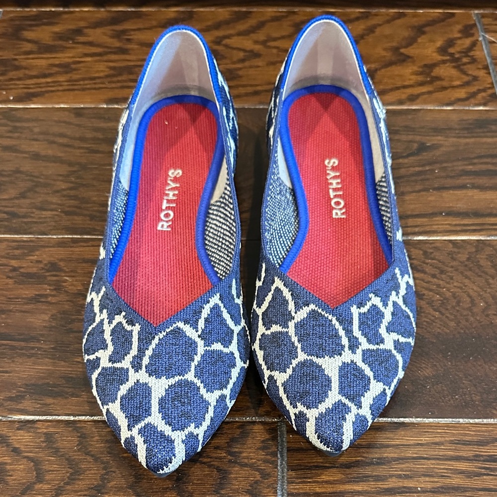 Rothy’s The Point in Indigo Giraffe